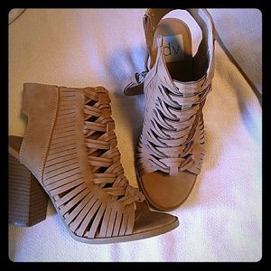 Heeled zip up warrior sandle